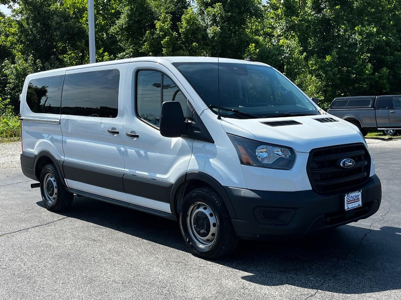 Ford Transit Passenger Wagon Vehicle Full-screen Gallery Image 02