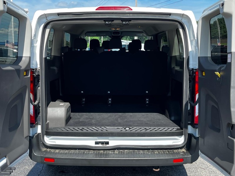 Ford Transit Passenger Wagon Vehicle Full-screen Gallery Image 05