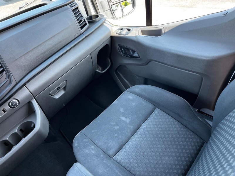 Ford Transit Passenger Wagon Vehicle Full-screen Gallery Image 13