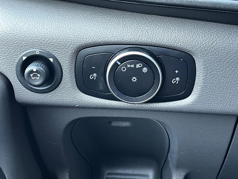 Ford Transit Passenger Wagon Vehicle Full-screen Gallery Image 15