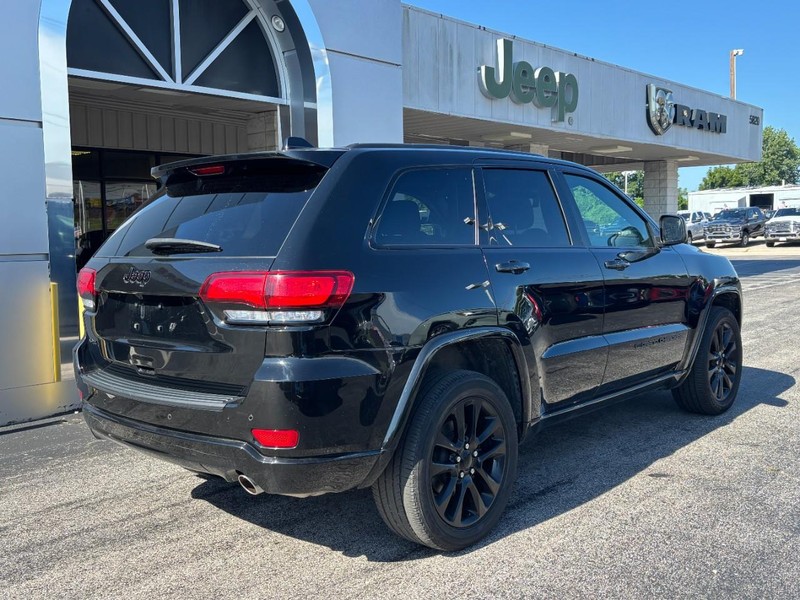 Jeep Grand Cherokee WK Vehicle Full-screen Gallery Image 03