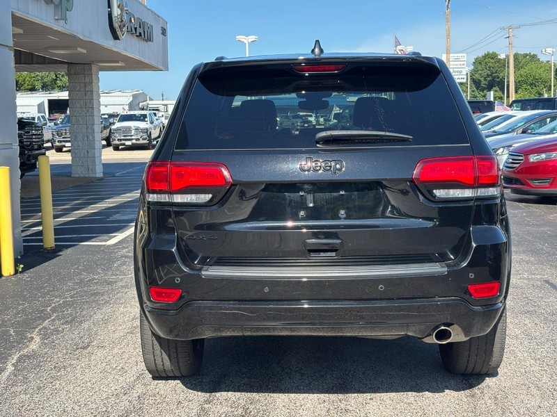 Jeep Grand Cherokee WK Vehicle Full-screen Gallery Image 05
