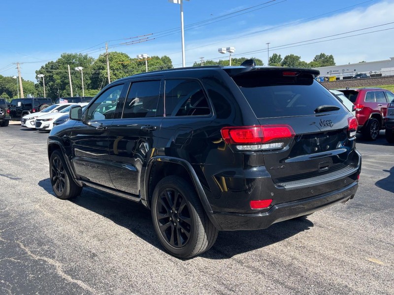Jeep Grand Cherokee WK Vehicle Full-screen Gallery Image 06