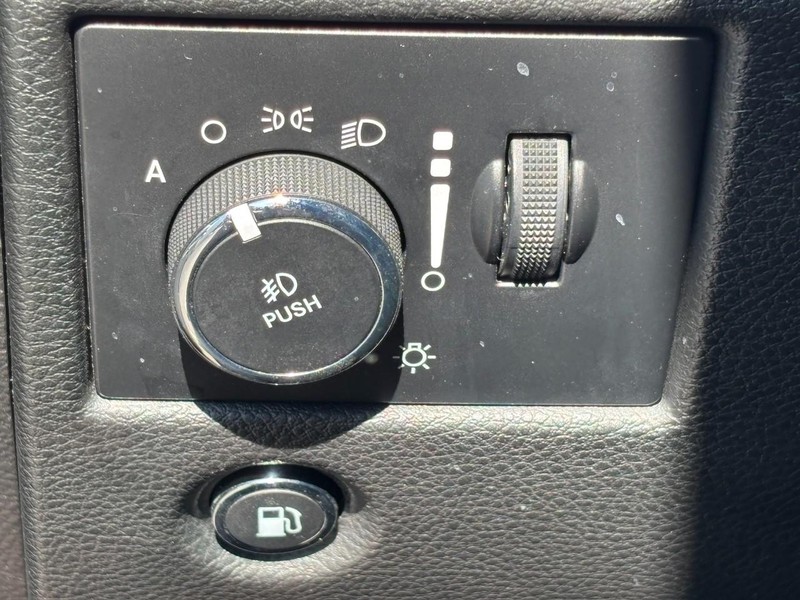 Jeep Grand Cherokee WK Vehicle Full-screen Gallery Image 15