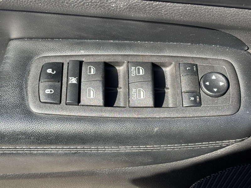 Jeep Grand Cherokee WK Vehicle Full-screen Gallery Image 22