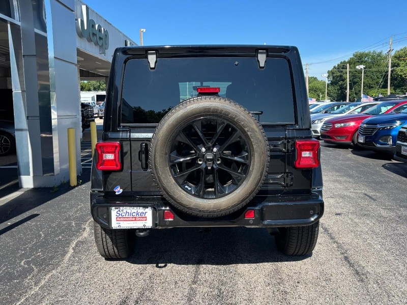 Jeep Wrangler Vehicle Full-screen Gallery Image 05