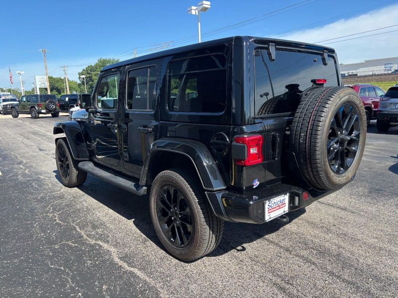 Jeep Wrangler Vehicle Full-screen Gallery Image 06
