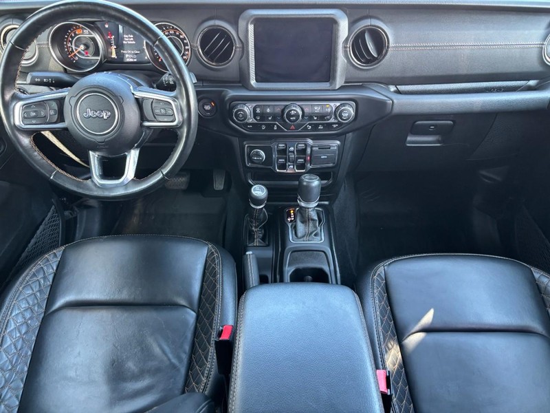 Jeep Wrangler Vehicle Full-screen Gallery Image 11