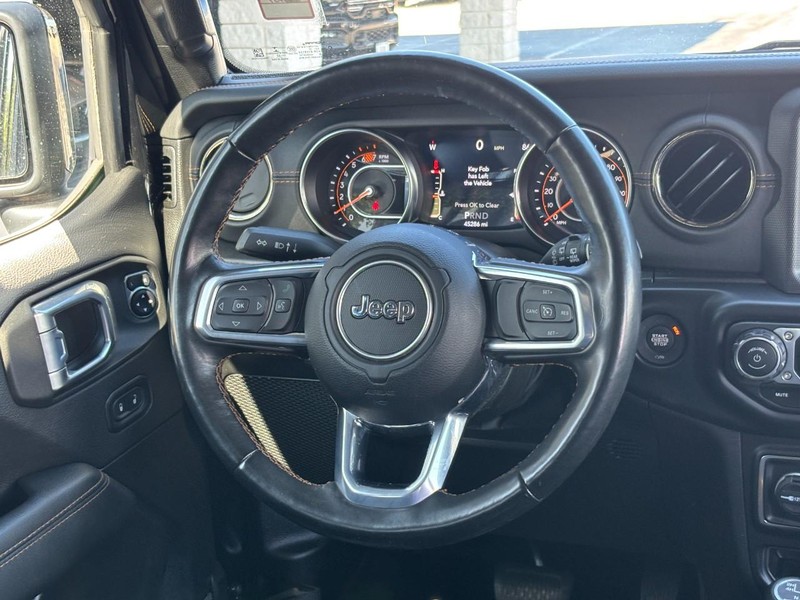 Jeep Wrangler Vehicle Full-screen Gallery Image 12