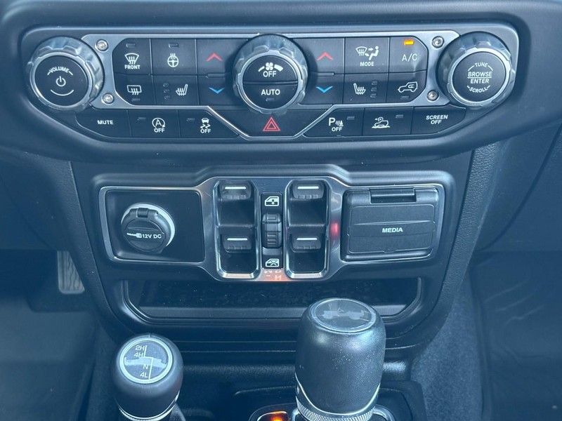 Jeep Wrangler Vehicle Full-screen Gallery Image 14