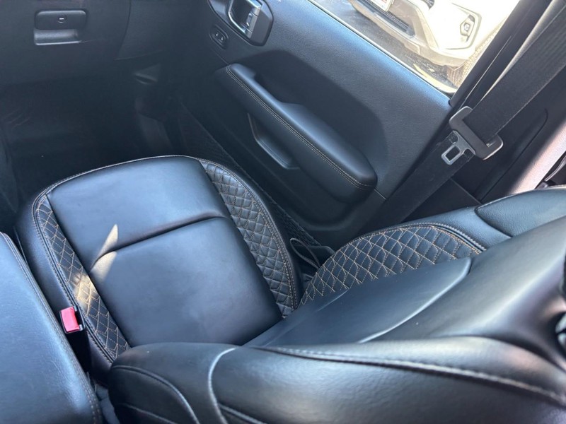 Jeep Wrangler Vehicle Full-screen Gallery Image 15