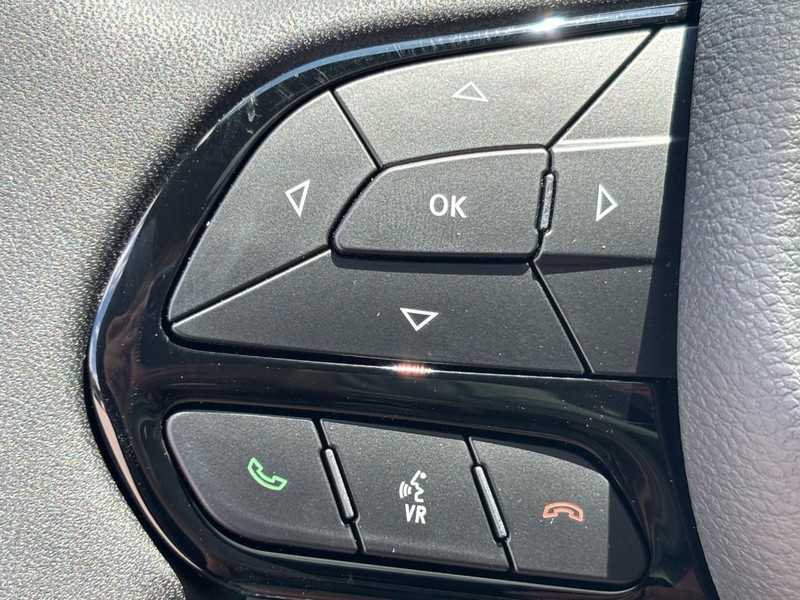 Chrysler Pacifica Vehicle Full-screen Gallery Image 13