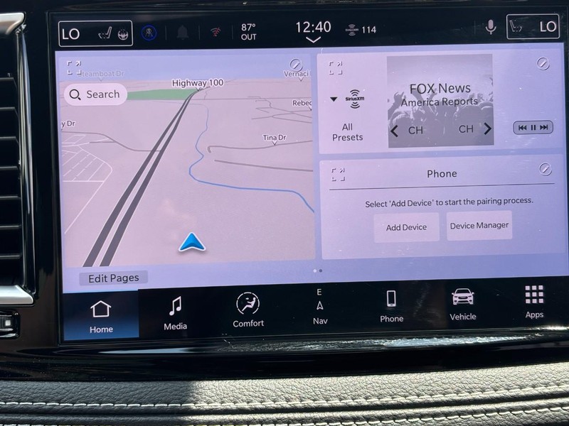 Chrysler Pacifica Vehicle Full-screen Gallery Image 16