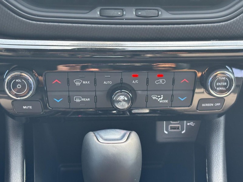 Jeep Compass Vehicle Full-screen Gallery Image 09