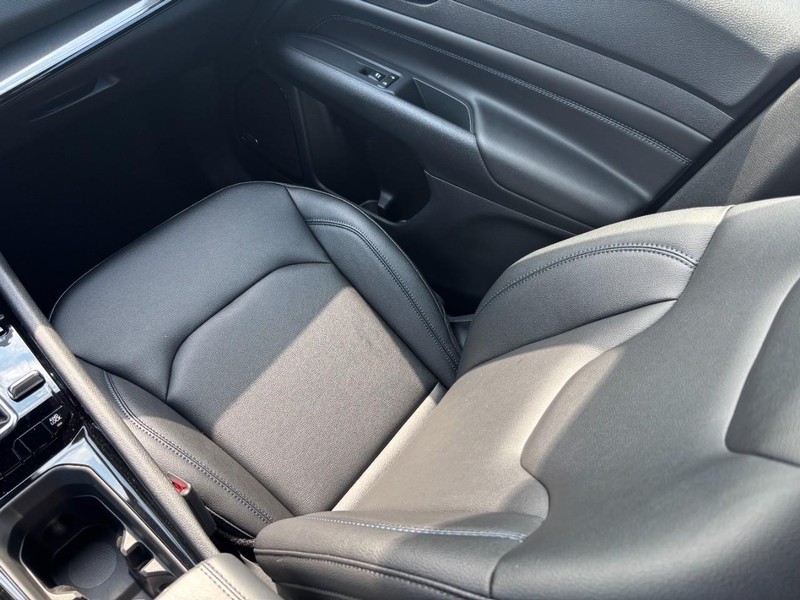 Jeep Compass Vehicle Full-screen Gallery Image 10