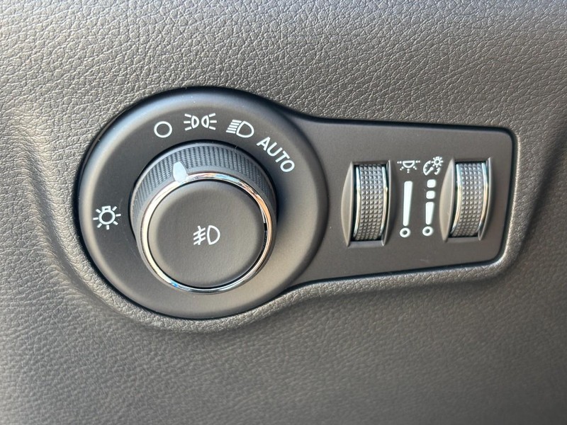 Jeep Compass Vehicle Full-screen Gallery Image 11