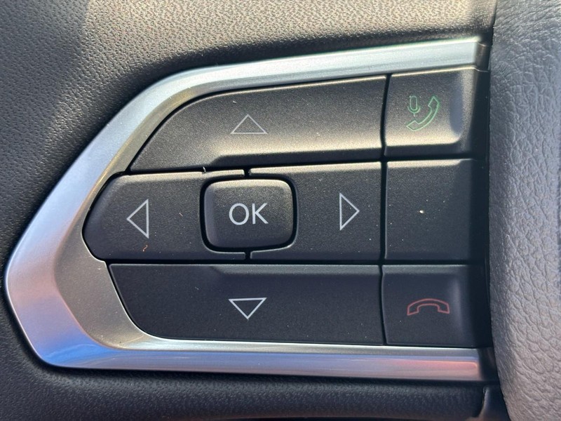 Jeep Compass Vehicle Full-screen Gallery Image 12