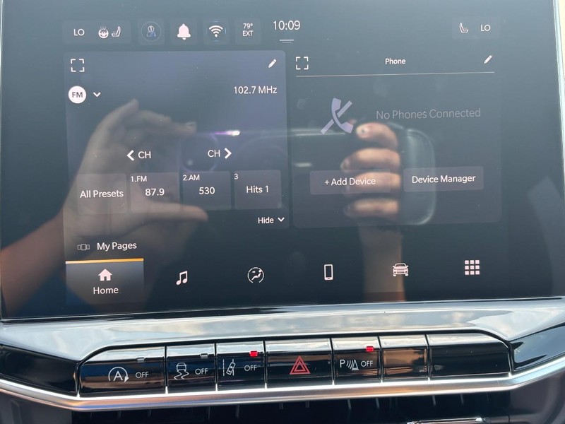 Jeep Compass Vehicle Full-screen Gallery Image 15