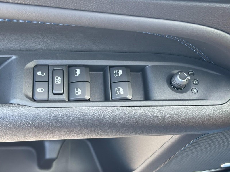 Jeep Compass Vehicle Full-screen Gallery Image 18