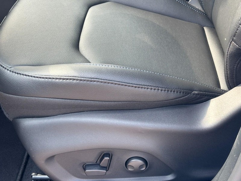Jeep Compass Vehicle Full-screen Gallery Image 19