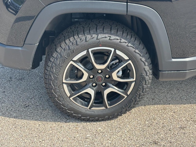 Jeep Compass Vehicle Full-screen Gallery Image 04