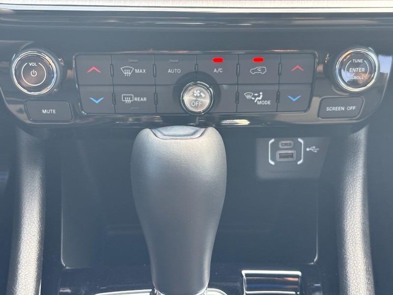 Jeep Compass Vehicle Full-screen Gallery Image 09