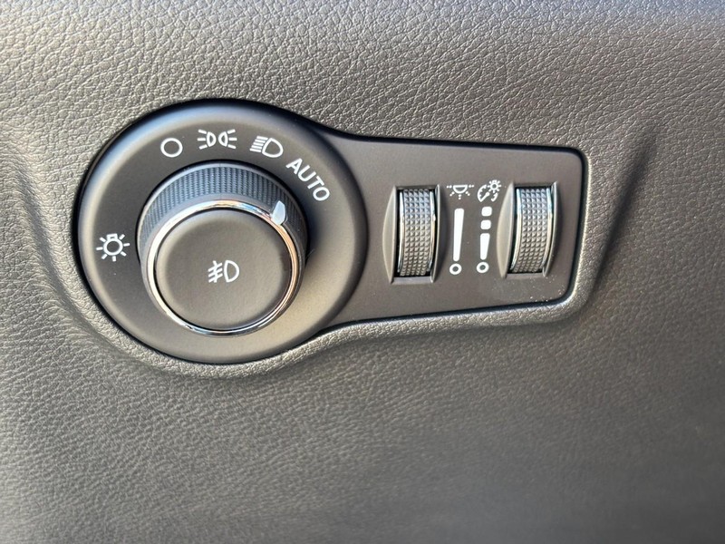 Jeep Compass Vehicle Full-screen Gallery Image 11