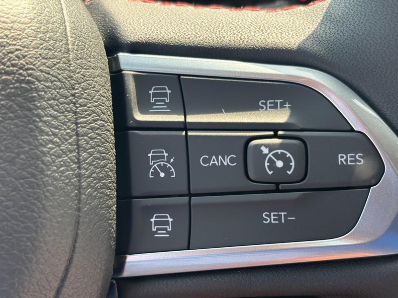 Jeep Compass Vehicle Full-screen Gallery Image 13