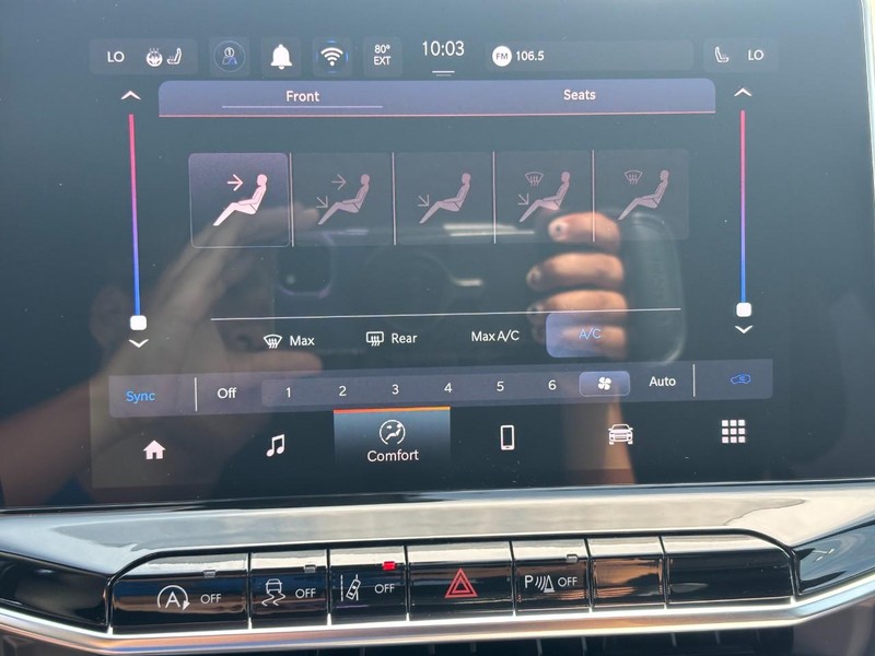 Jeep Compass Vehicle Full-screen Gallery Image 15