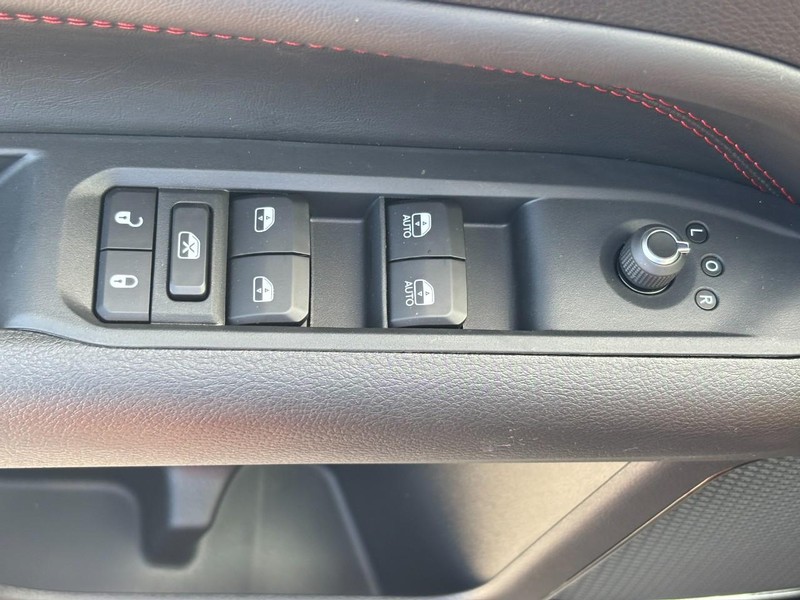Jeep Compass Vehicle Full-screen Gallery Image 18