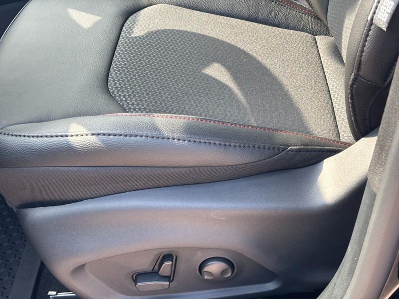 Jeep Compass Vehicle Full-screen Gallery Image 19