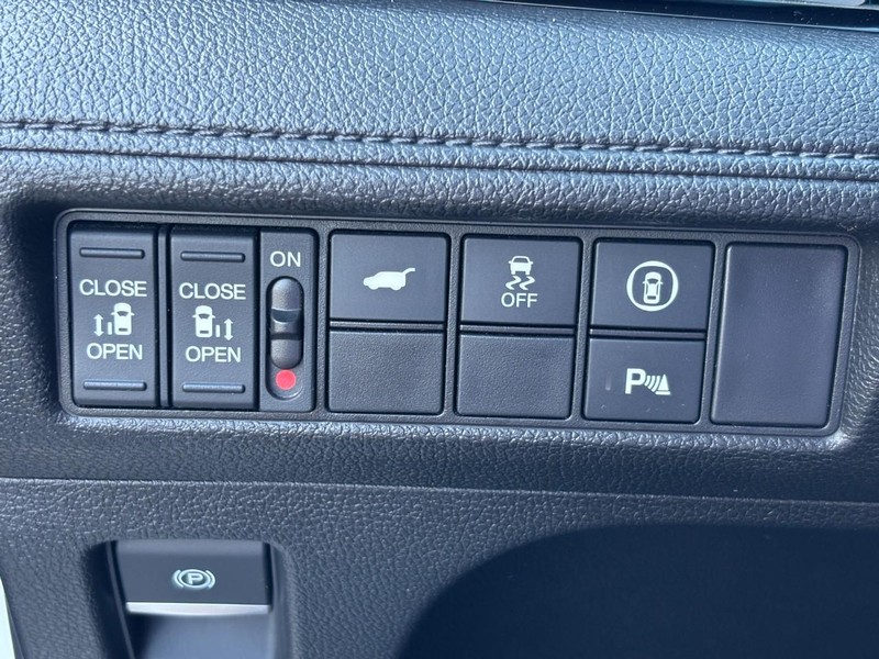 Honda Odyssey Vehicle Full-screen Gallery Image 17