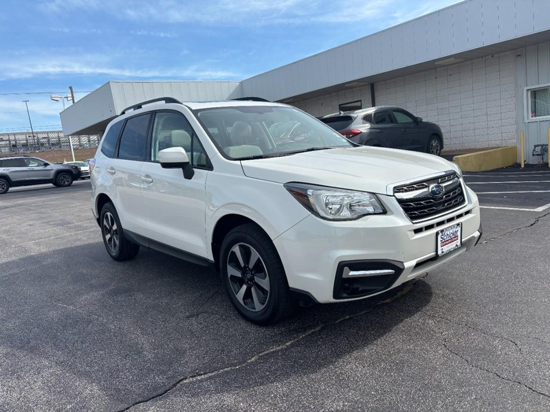 Subaru Forester Vehicle Full-screen Gallery Image 02