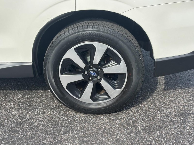 Subaru Forester Vehicle Full-screen Gallery Image 07