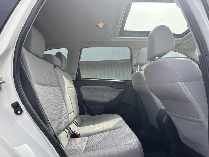 Subaru Forester Vehicle Full-screen Gallery Image 10