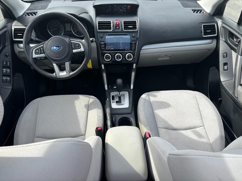 Subaru Forester Vehicle Full-screen Gallery Image 11