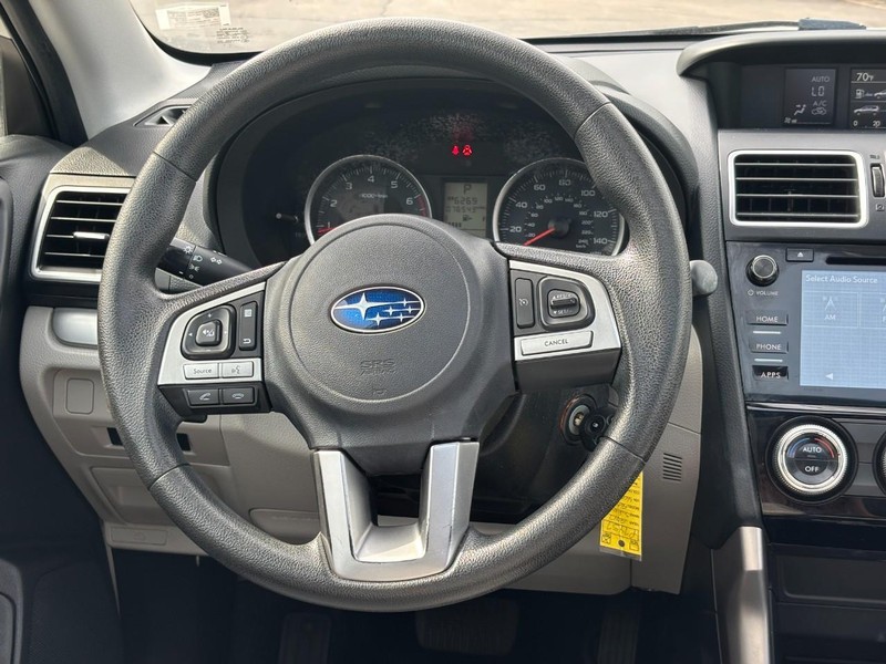 Subaru Forester Vehicle Full-screen Gallery Image 12