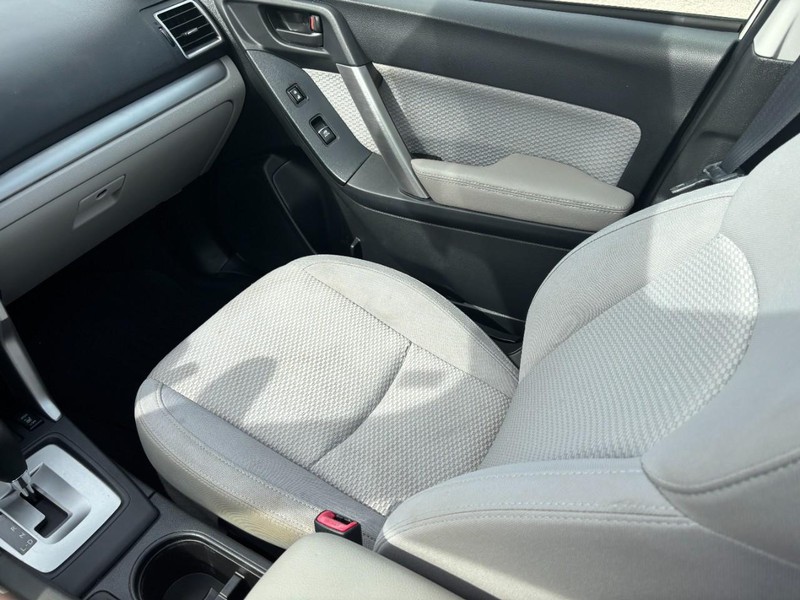 Subaru Forester Vehicle Full-screen Gallery Image 15