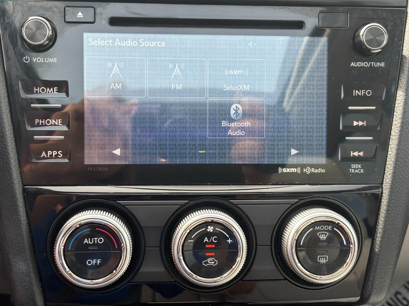 Subaru Forester Vehicle Full-screen Gallery Image 21