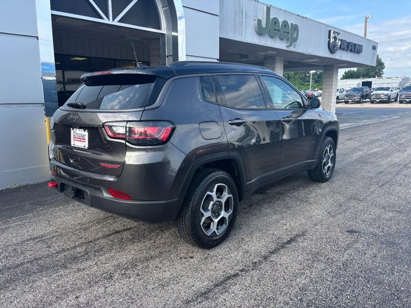Jeep Compass Vehicle Full-screen Gallery Image 03