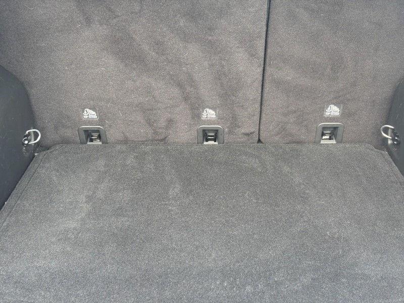 Jeep Compass Vehicle Full-screen Gallery Image 04