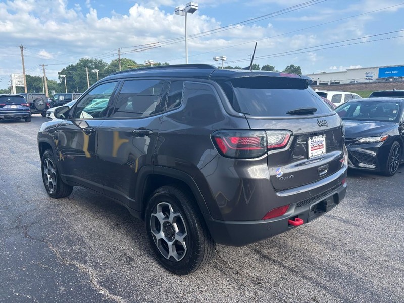Jeep Compass Vehicle Full-screen Gallery Image 06