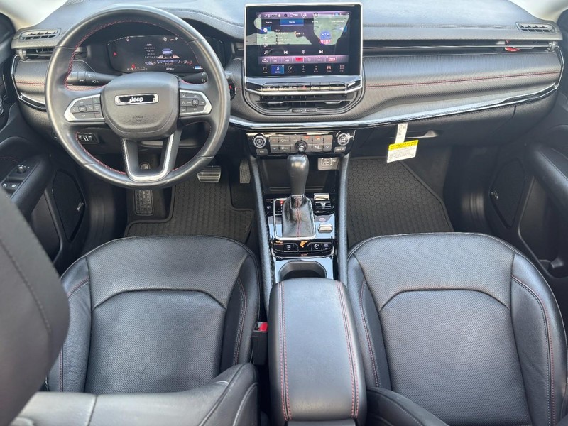 Jeep Compass Vehicle Full-screen Gallery Image 11