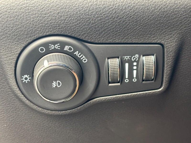 Jeep Compass Vehicle Full-screen Gallery Image 16