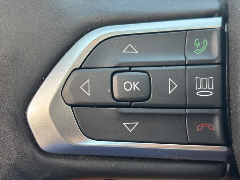 Jeep Compass Vehicle Full-screen Gallery Image 17