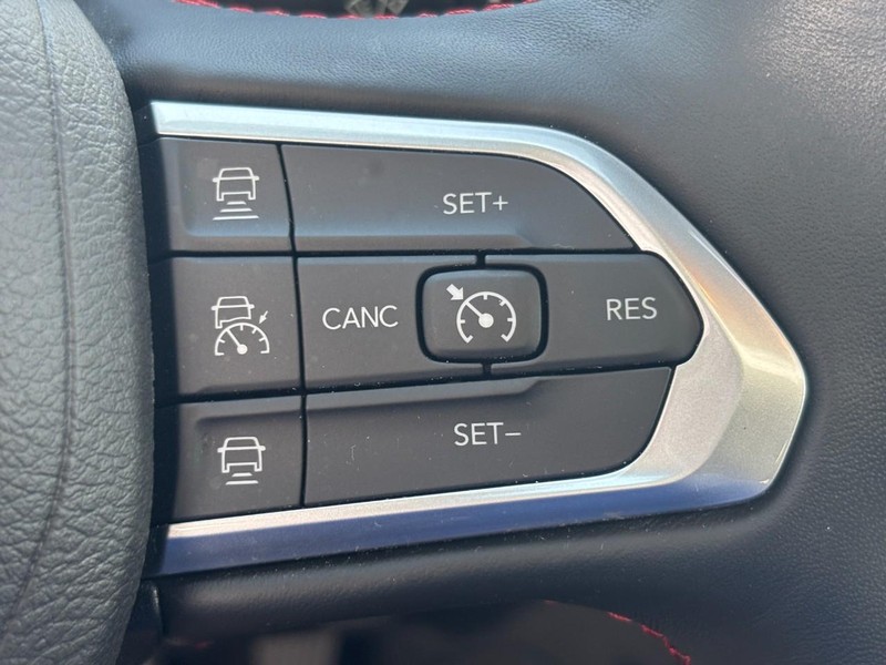 Jeep Compass Vehicle Full-screen Gallery Image 18