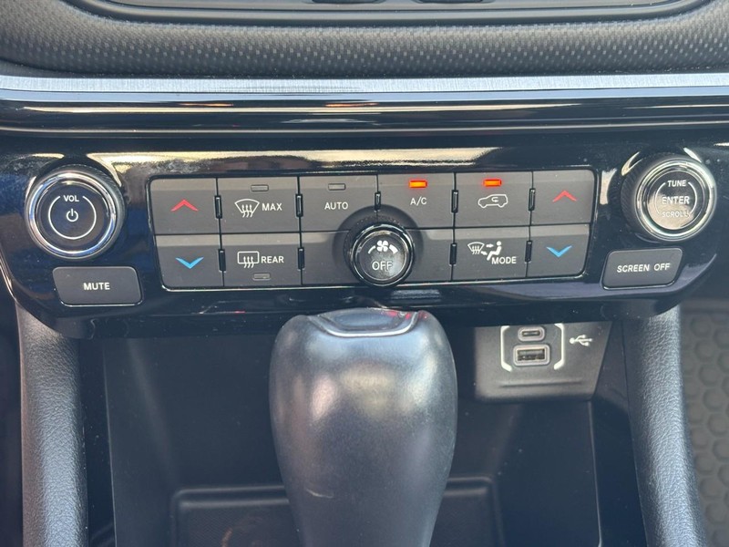 Jeep Compass Vehicle Full-screen Gallery Image 23