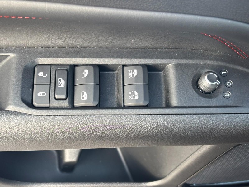 Jeep Compass Vehicle Full-screen Gallery Image 24