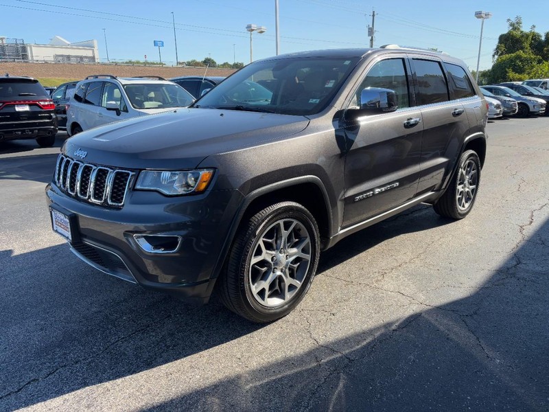 Jeep Grand Cherokee Vehicle Full-screen Gallery Image 08