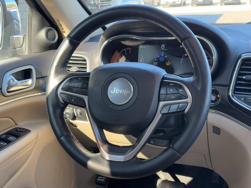 Jeep Grand Cherokee Vehicle Full-screen Gallery Image 12